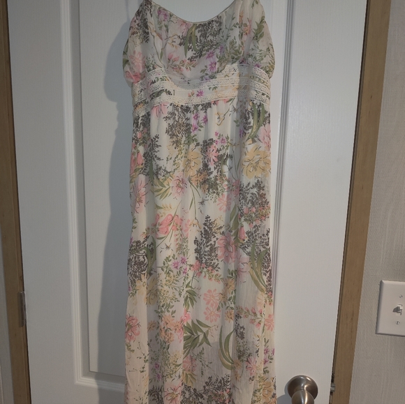 Dress - Picture 4 of 4